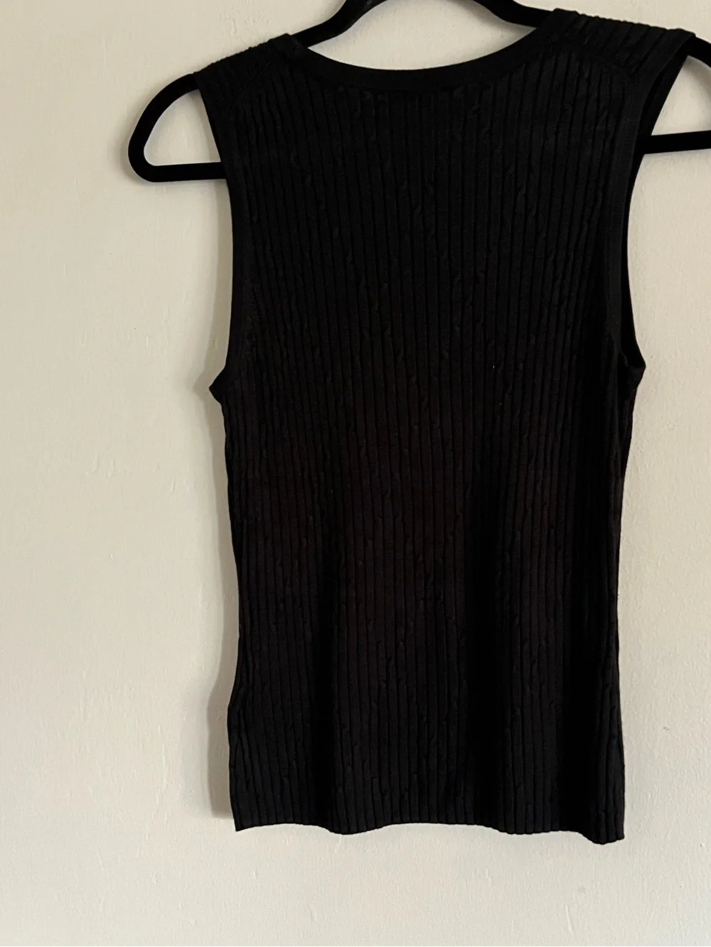Brooks Brothers  Cable Knit Cropped Sleeveless Sweater Sz Medium
